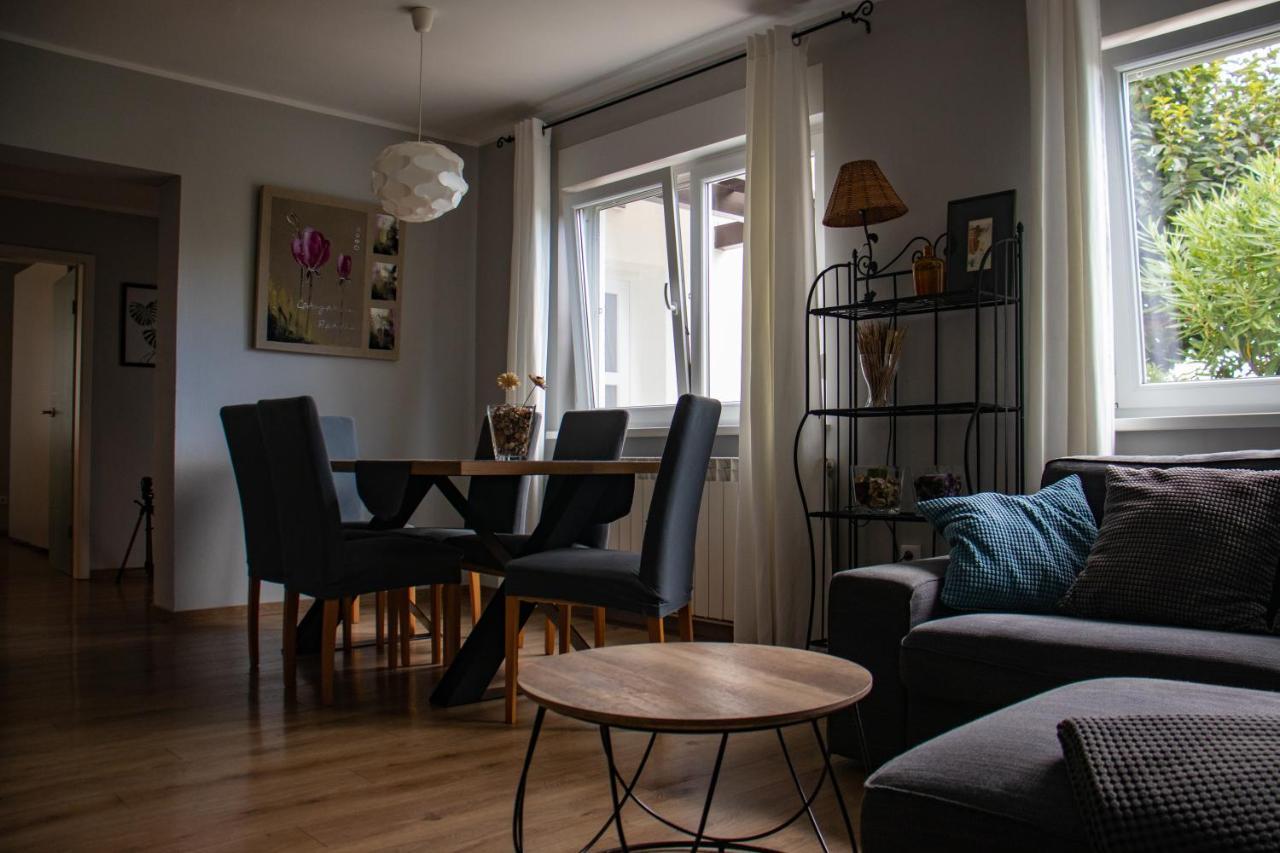 Modern And Elegant In A Quiet Part Of Appartamento Pola